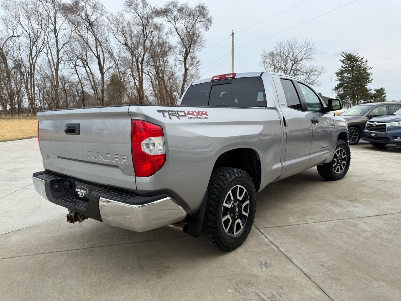 Toyota Tundra SR5 5.7L V8 FFV Double Cab 4WD 2017