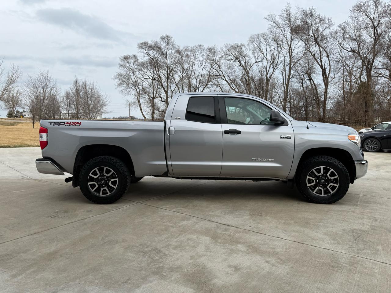 Toyota Tundra SR5 5.7L V8 FFV Double Cab 4WD 2017
