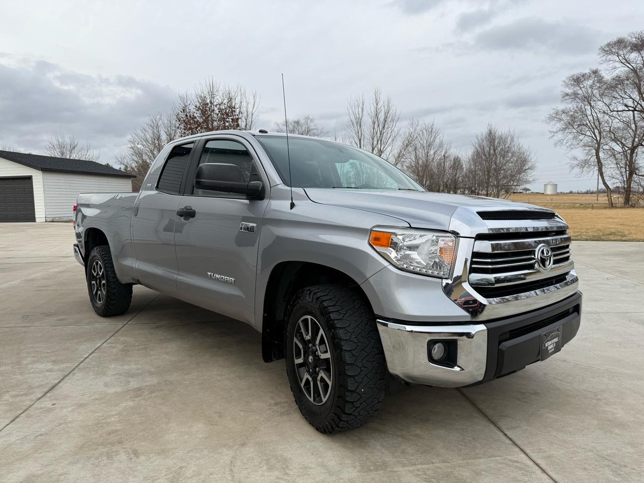 Toyota Tundra SR5 5.7L V8 FFV Double Cab 4WD 2017
