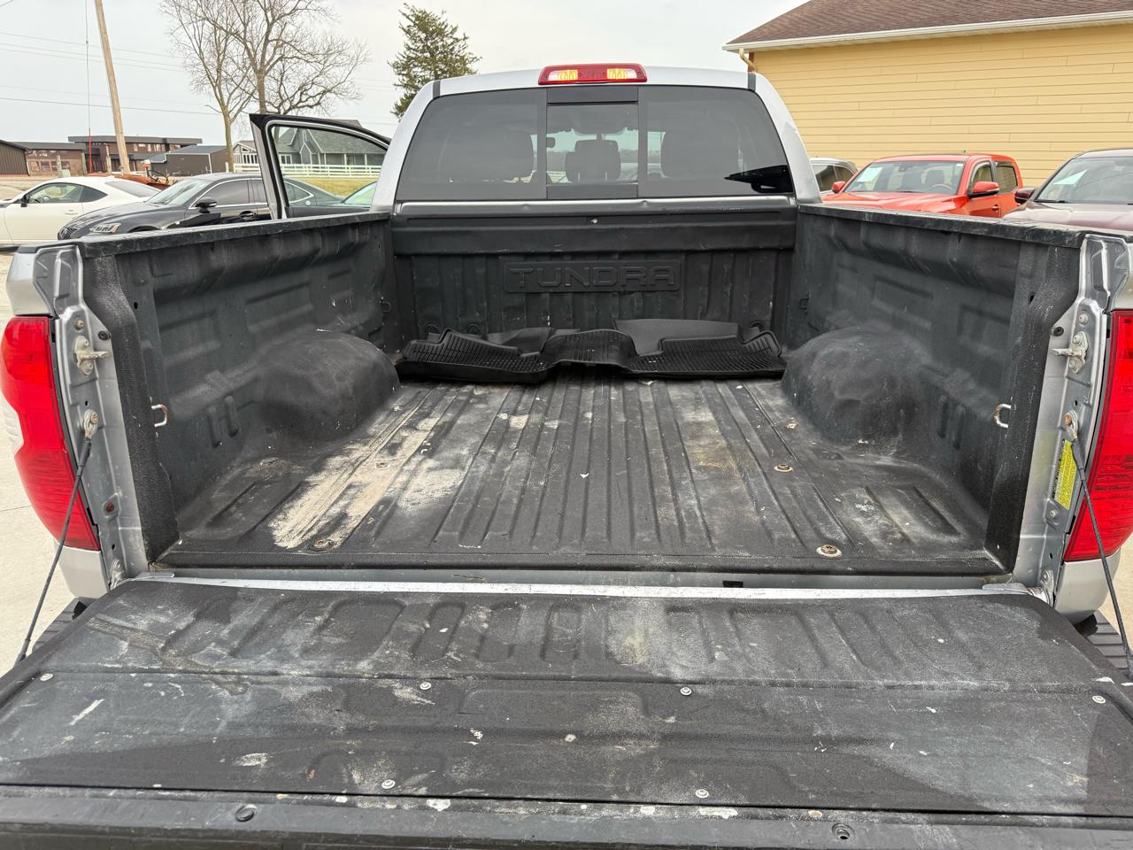 Toyota Tundra SR5 5.7L V8 FFV Double Cab 4WD 2017