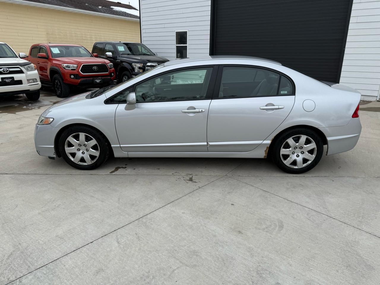 Honda Civic LX Sedan 5-Speed MT 2009