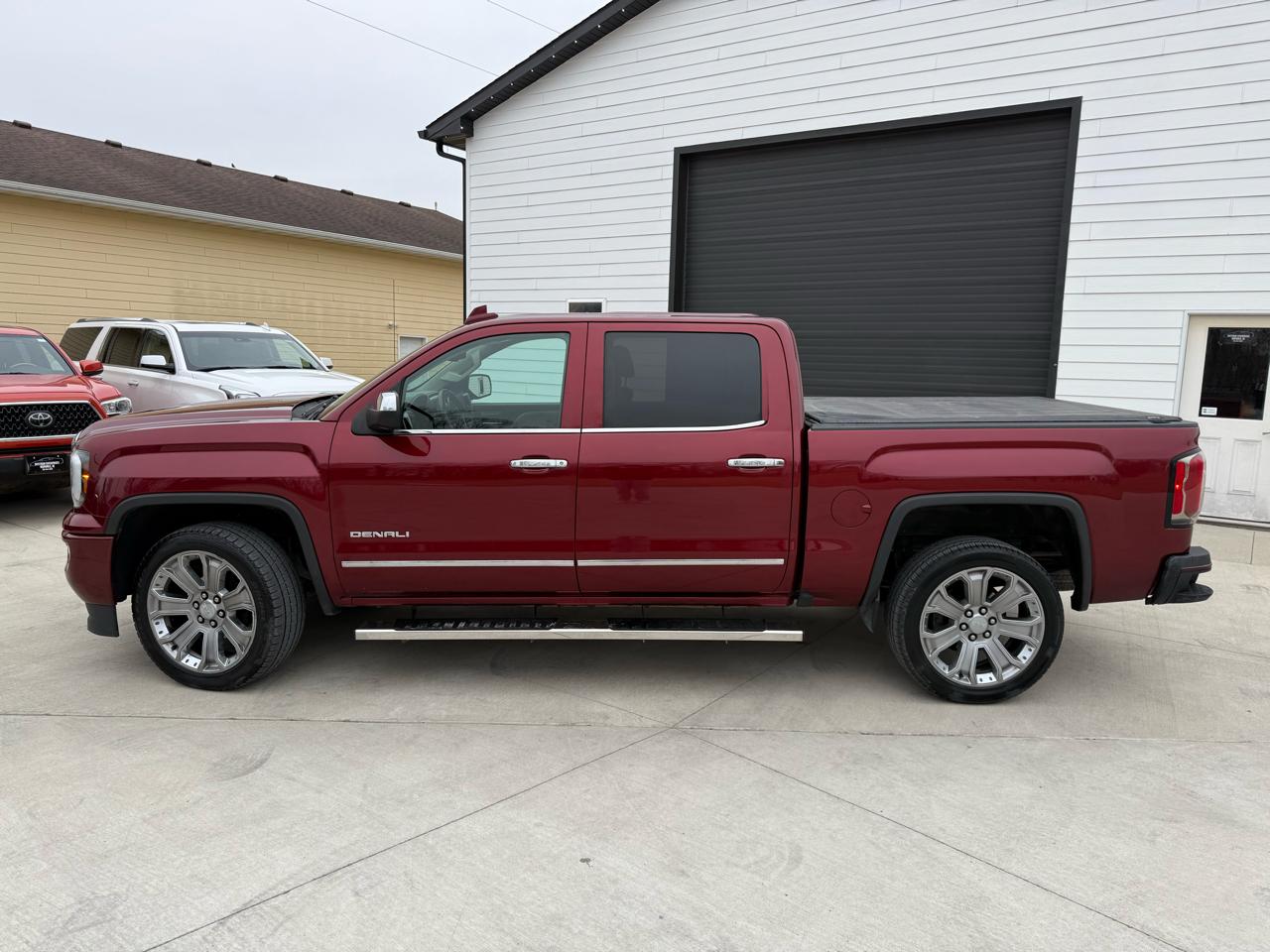 GMC Sierra 1500 Denali Crew Cab Long Box 4WD 2017