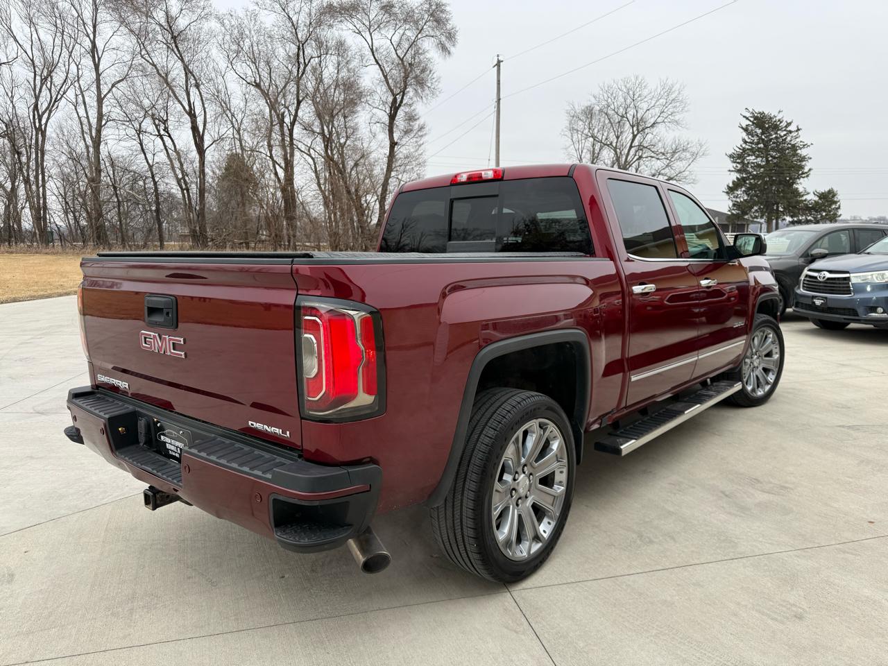 GMC Sierra 1500 Denali Crew Cab Long Box 4WD 2017