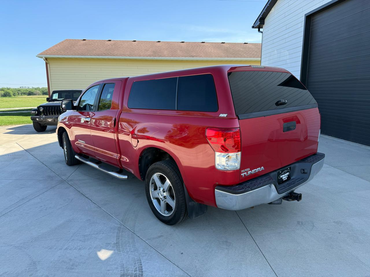 Toyota Tundra Tundra-Grade Double Cab 4.6L 2WD 2011