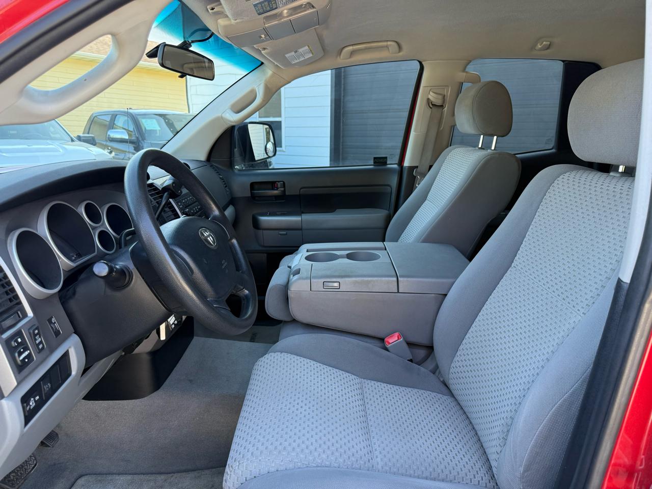 Toyota Tundra Tundra-Grade Double Cab 4.6L 2WD 2011