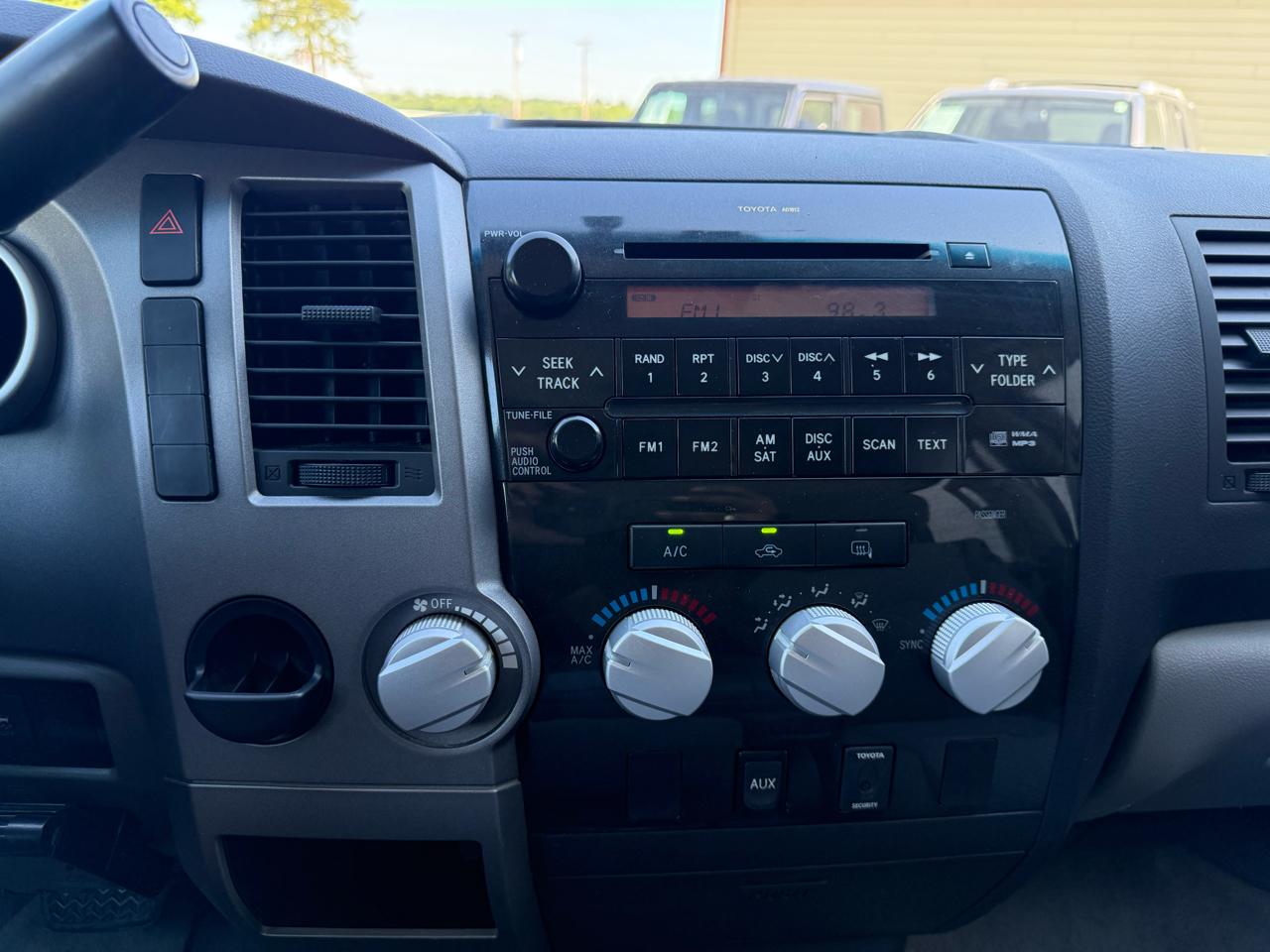 Toyota Tundra Tundra-Grade Double Cab 4.6L 2WD 2011