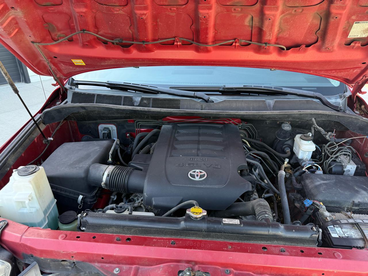 Toyota Tundra Tundra-Grade Double Cab 4.6L 2WD 2011