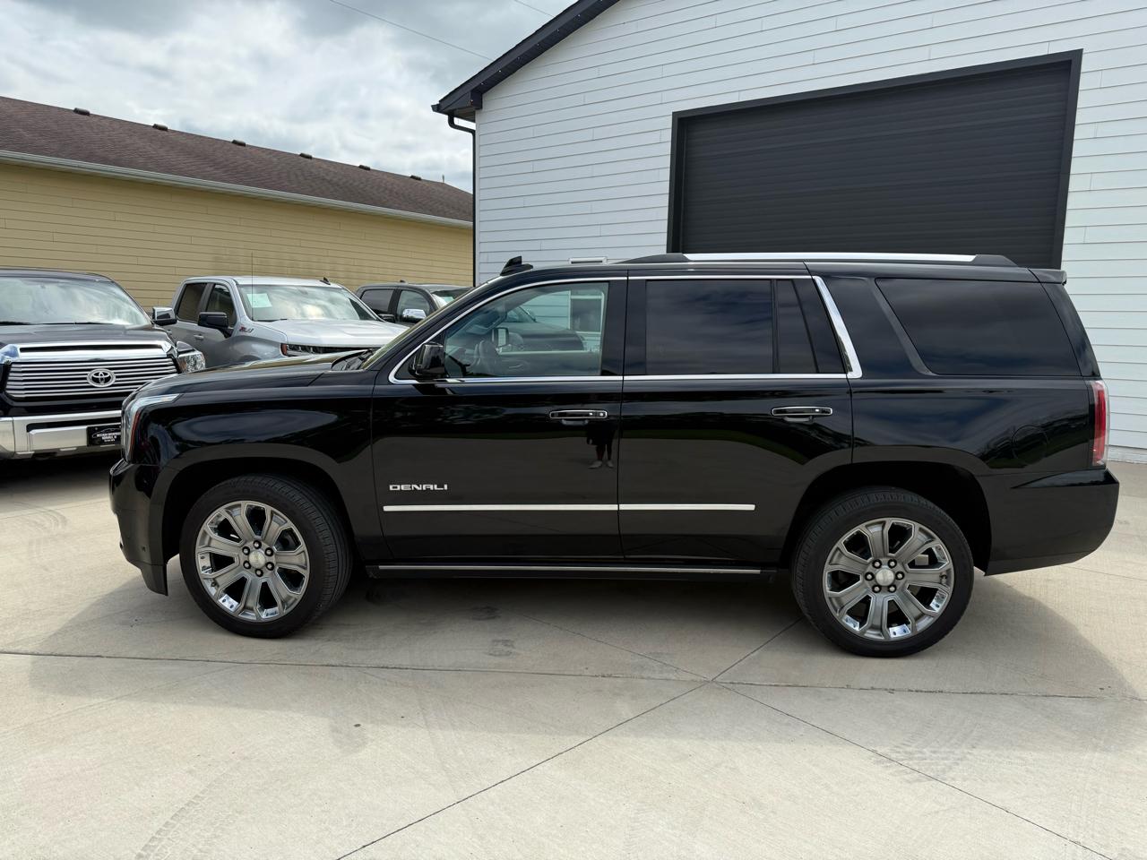 GMC Yukon Denali 4WD 2017