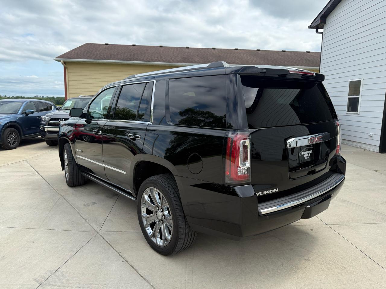 GMC Yukon Denali 4WD 2017