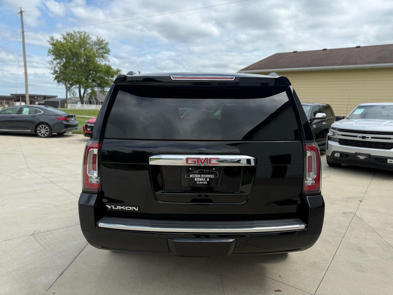 GMC Yukon Denali 4WD 2017