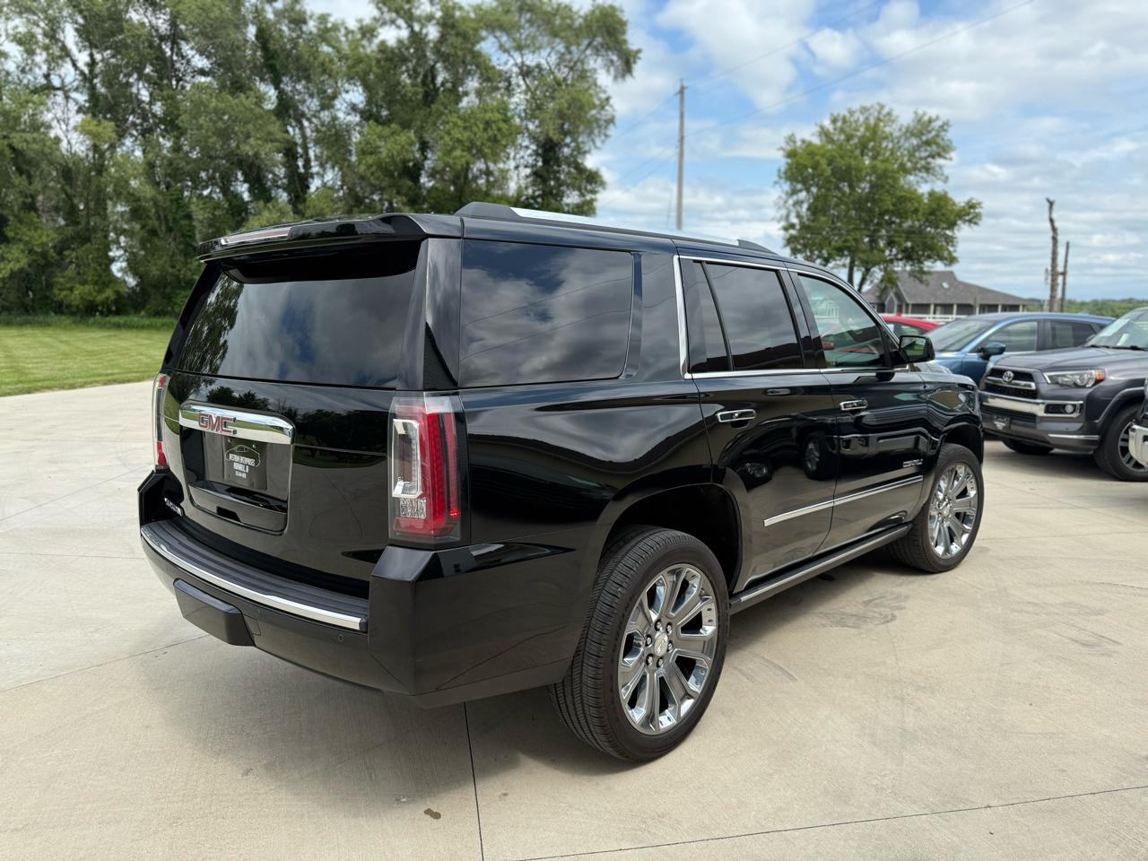 GMC Yukon Denali 4WD 2017