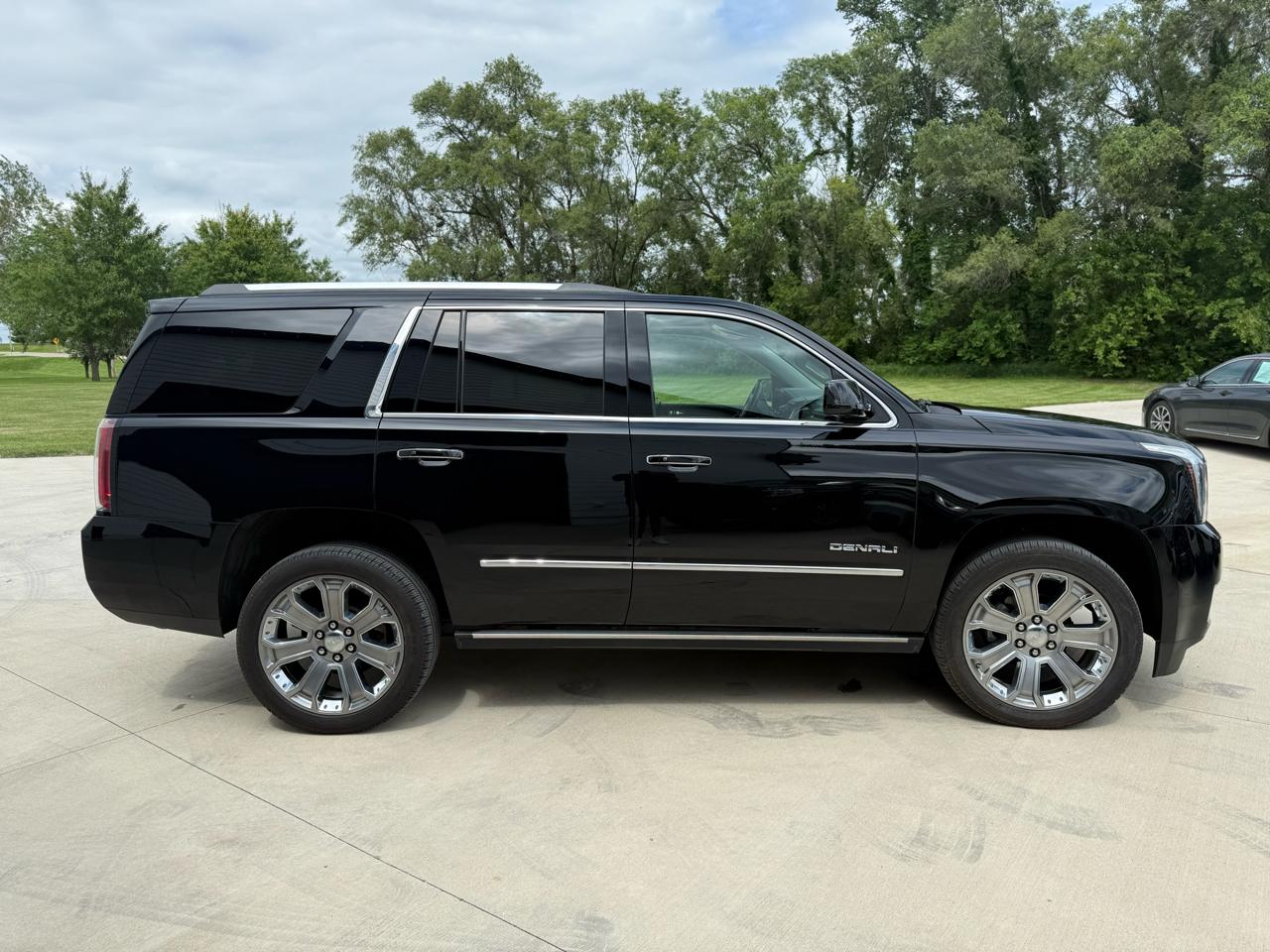 GMC Yukon Denali 4WD 2017