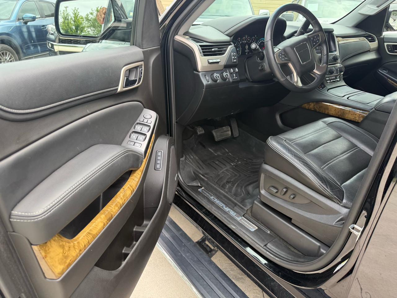 GMC Yukon Denali 4WD 2017