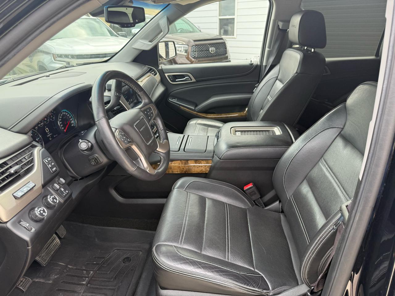 GMC Yukon Denali 4WD 2017