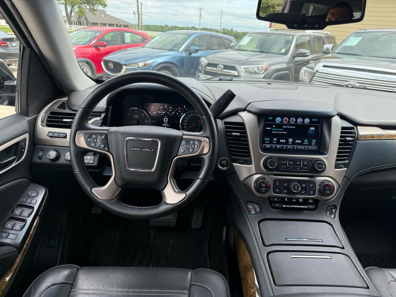 GMC Yukon Denali 4WD 2017