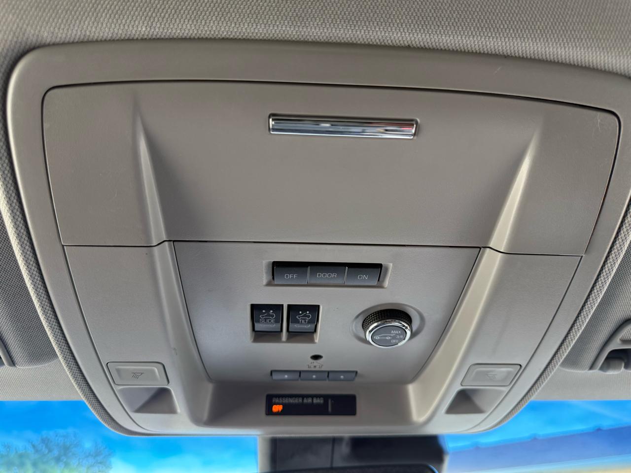 GMC Yukon Denali 4WD 2017