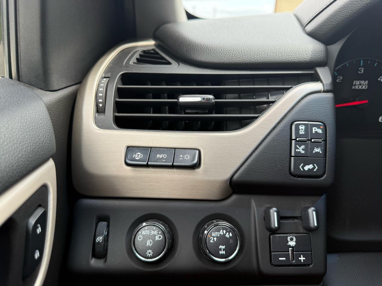 GMC Yukon Denali 4WD 2017