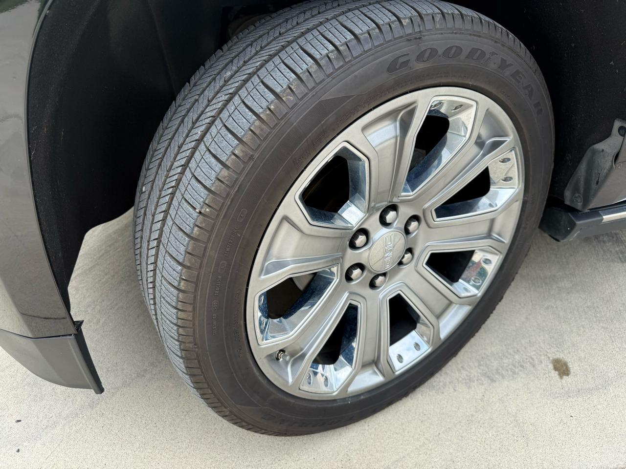 GMC Yukon Denali 4WD 2017
