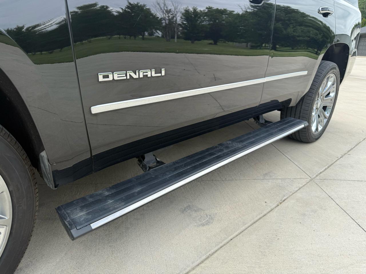 GMC Yukon Denali 4WD 2017