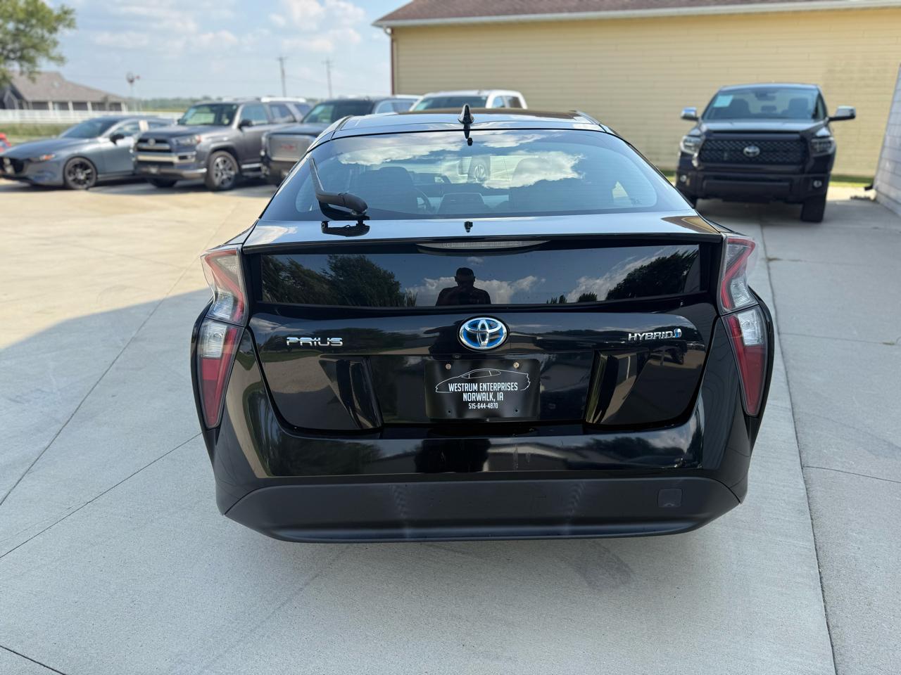 Toyota Prius Two 2016