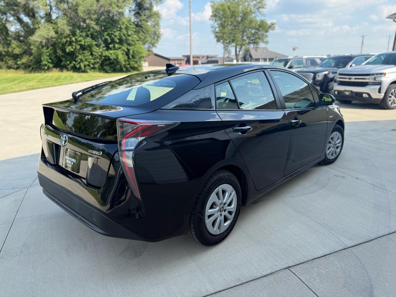 Toyota Prius Two 2016