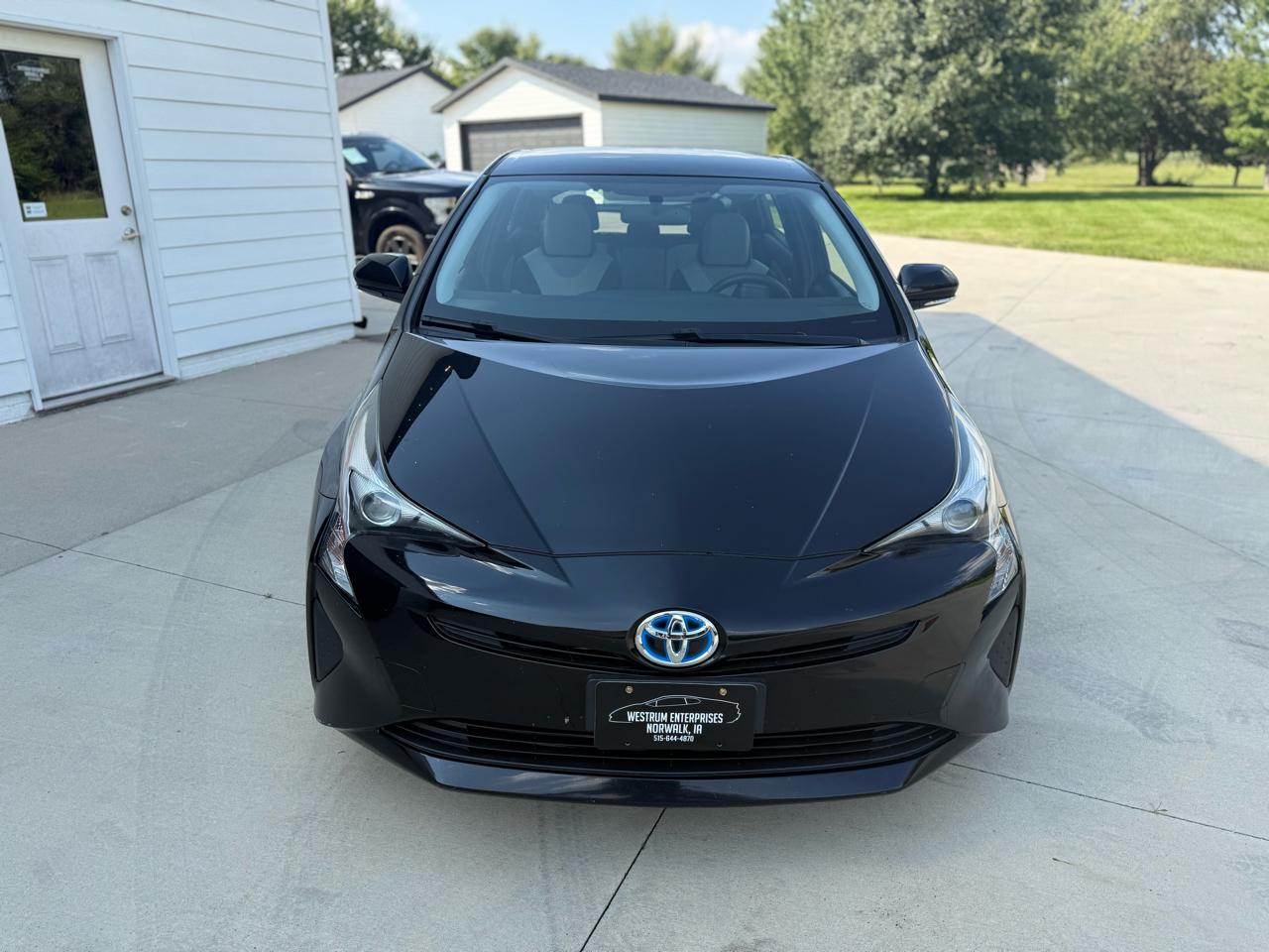 Toyota Prius Two 2016
