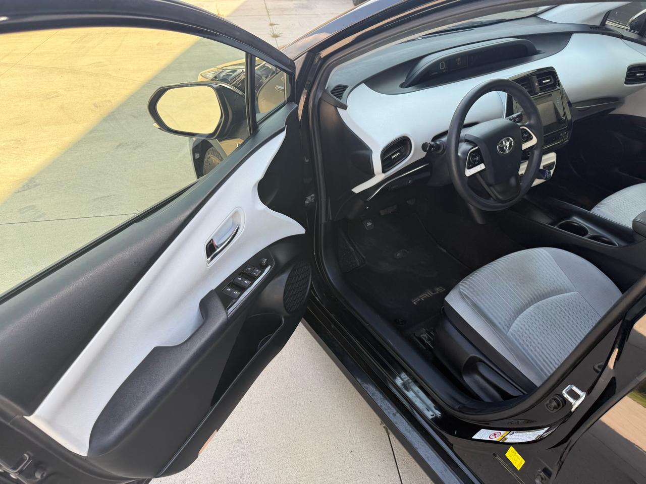 Toyota Prius Two 2016