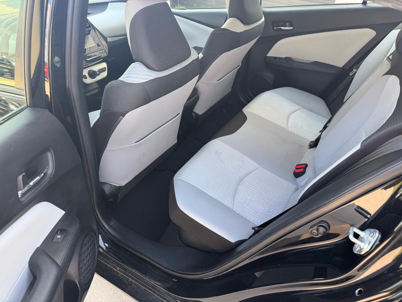 Toyota Prius Two 2016