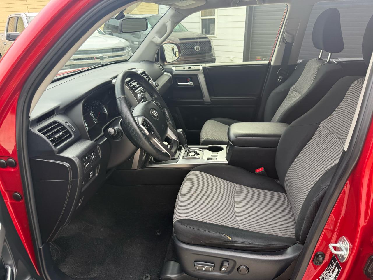 Toyota 4Runner SR5 4WD 2016