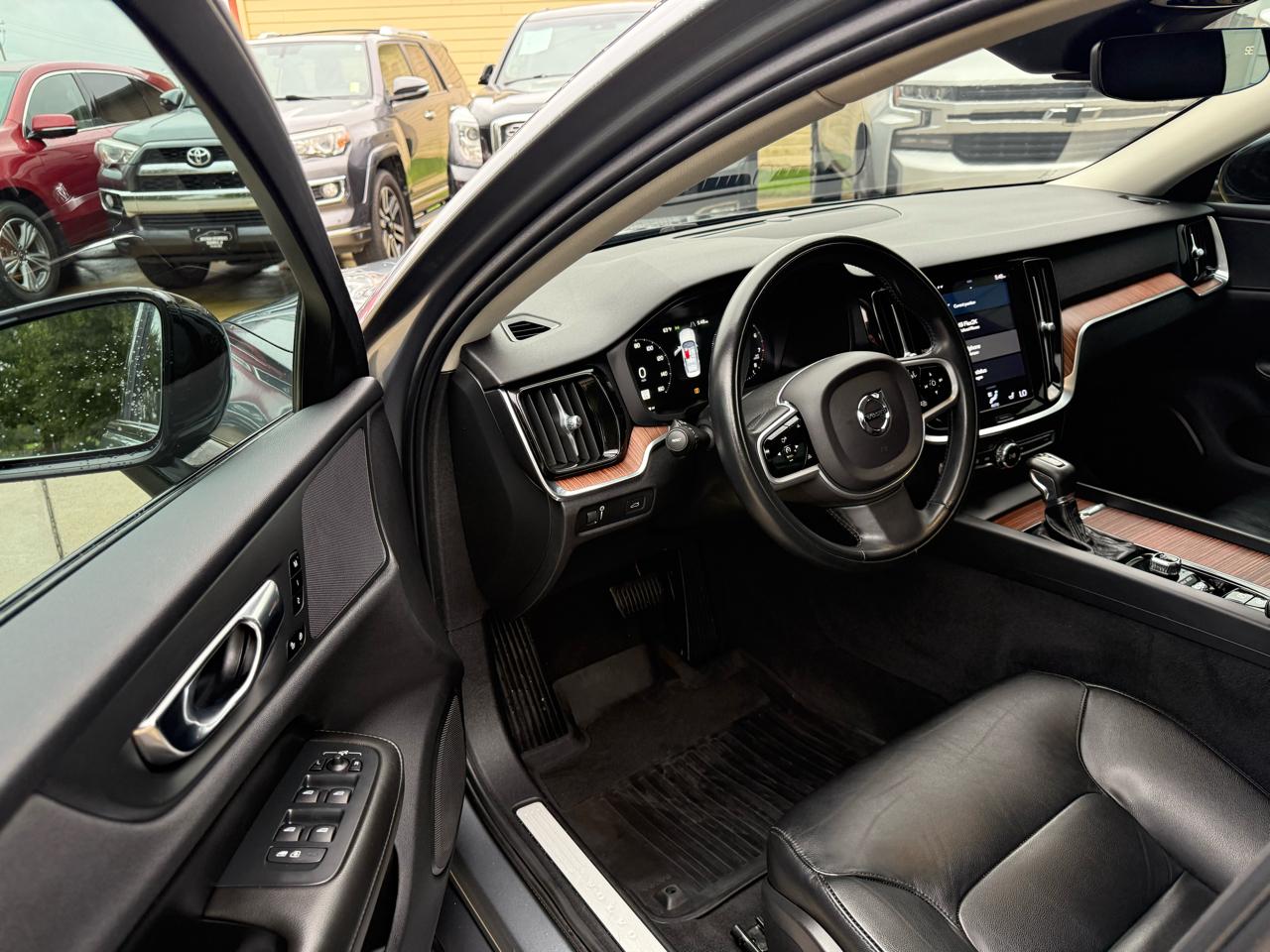 Volvo S60 T5 Momentum 2021