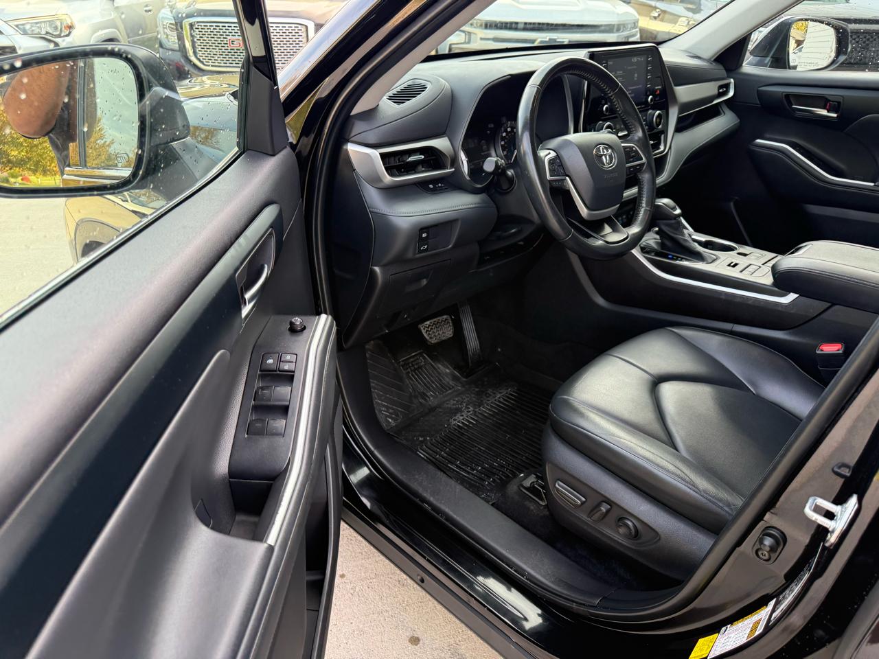 Toyota Highlander XLE AWD V6 2022
