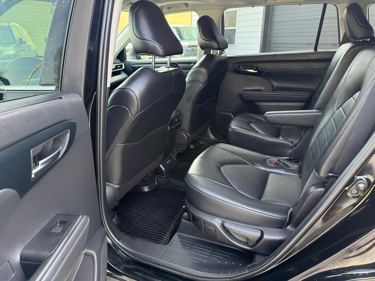 Toyota Highlander XLE AWD V6 2022