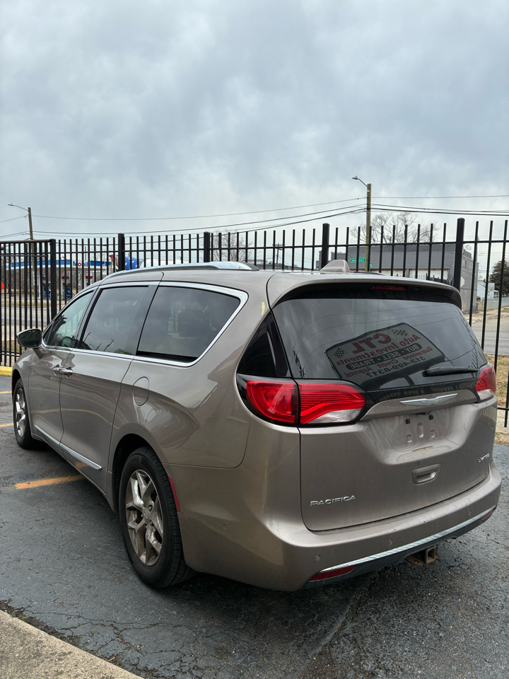 Chrysler Pacifica Limited 2017