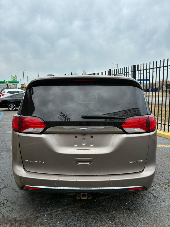 Chrysler Pacifica Limited 2017
