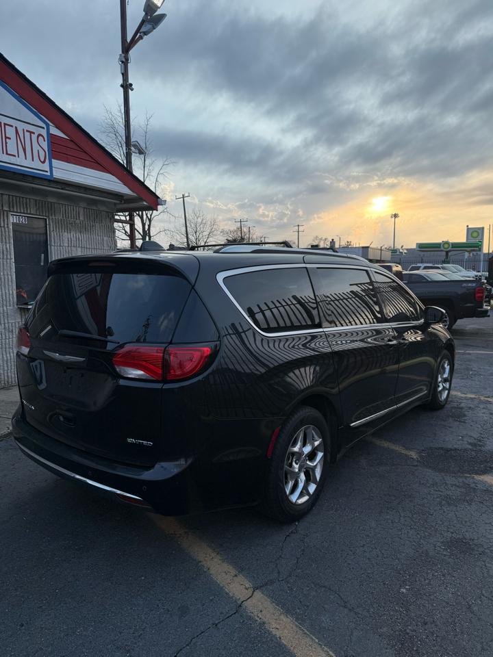 Chrysler Pacifica Limited 2017