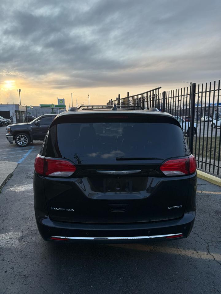 Chrysler Pacifica Limited 2017