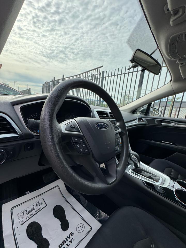 Ford Fusion SE 2013