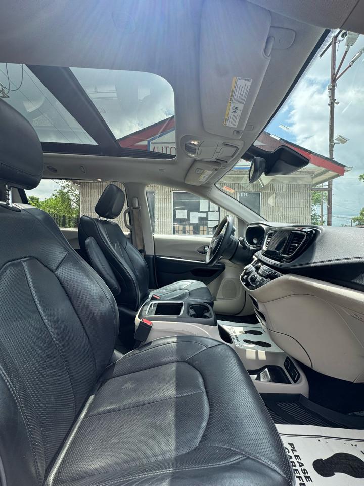 Chrysler Pacifica Limited 2017