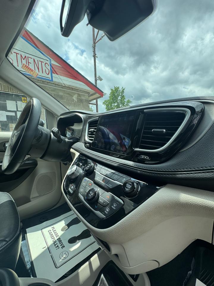 Chrysler Pacifica Limited 2017