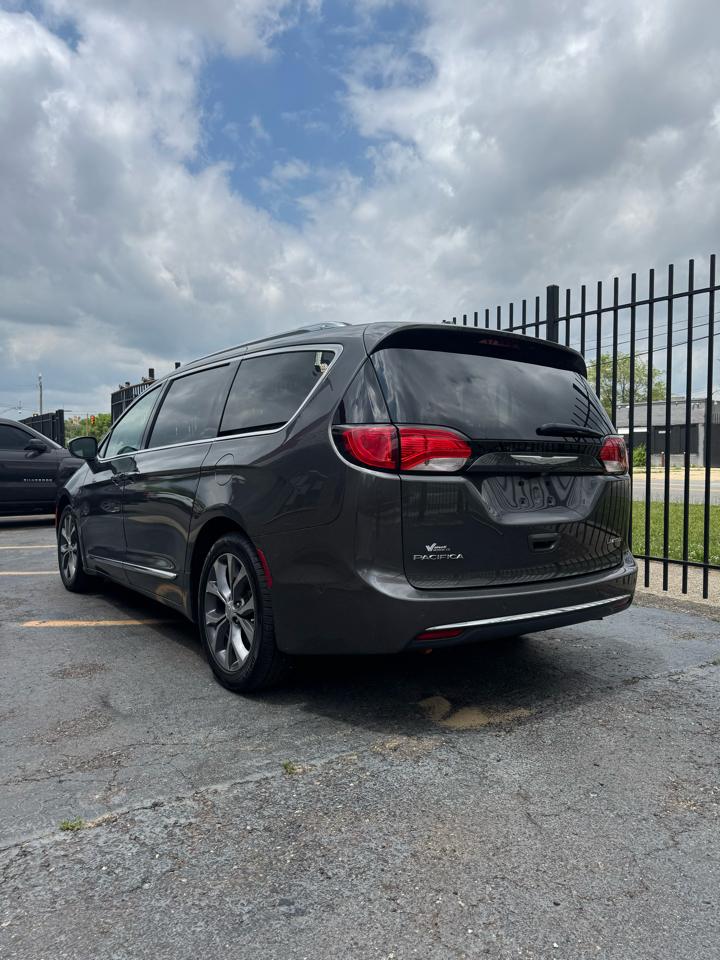 Chrysler Pacifica Limited 2017