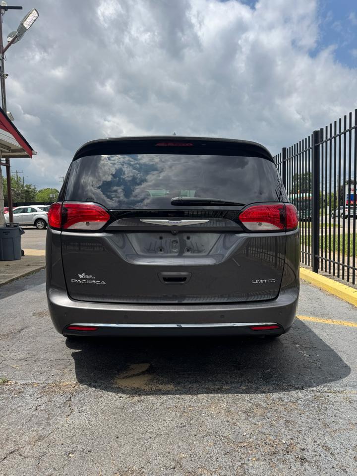 Chrysler Pacifica Limited 2017