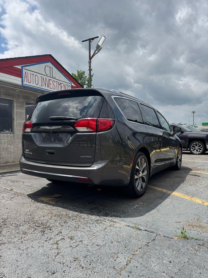 Chrysler Pacifica Limited 2017