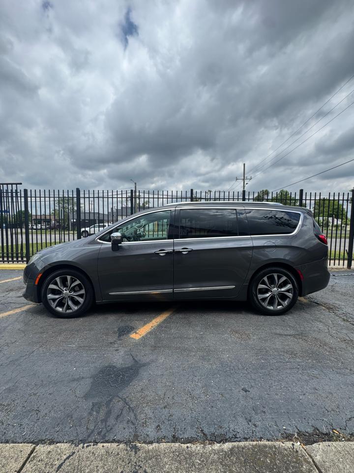Chrysler Pacifica Limited 2017