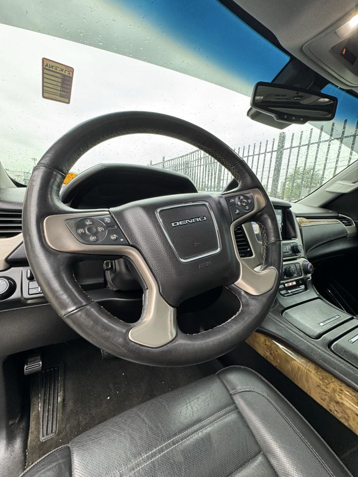 GMC Yukon Denali 4WD 2017