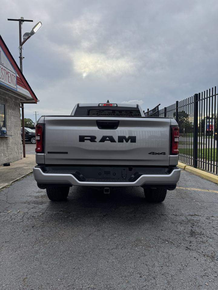 RAM 1500 Big Horn Crew Cab SWB 4WD 2025
