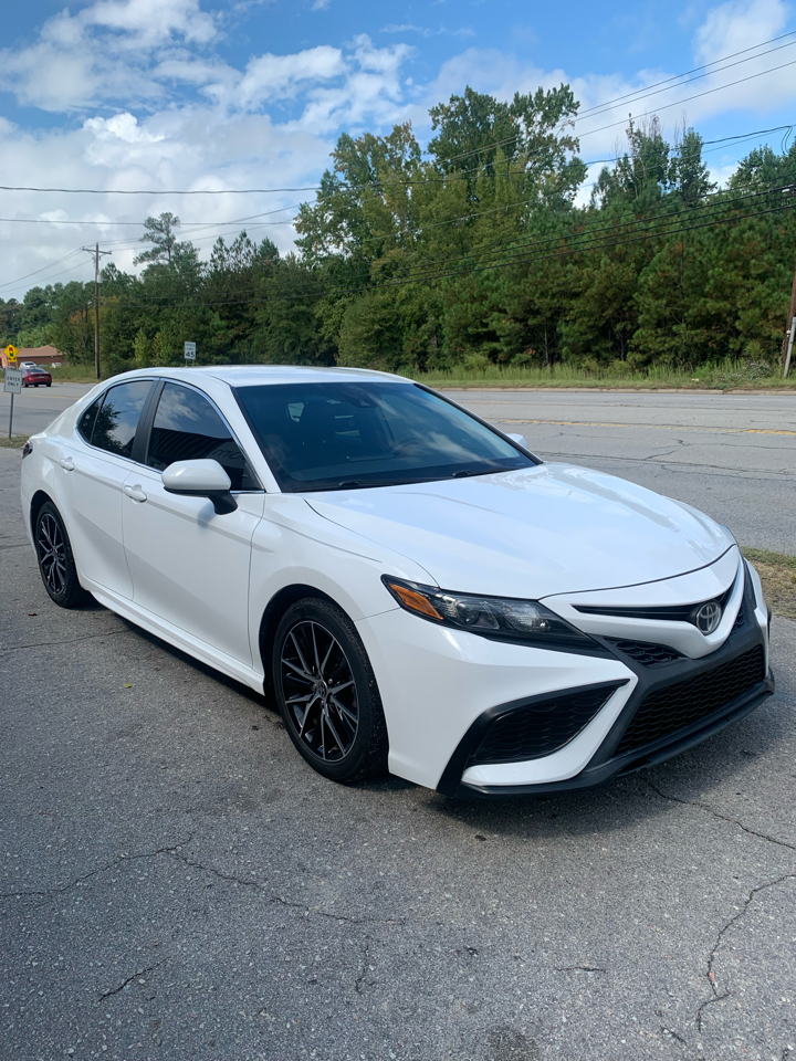 2021 Toyota Camry SE photo 2