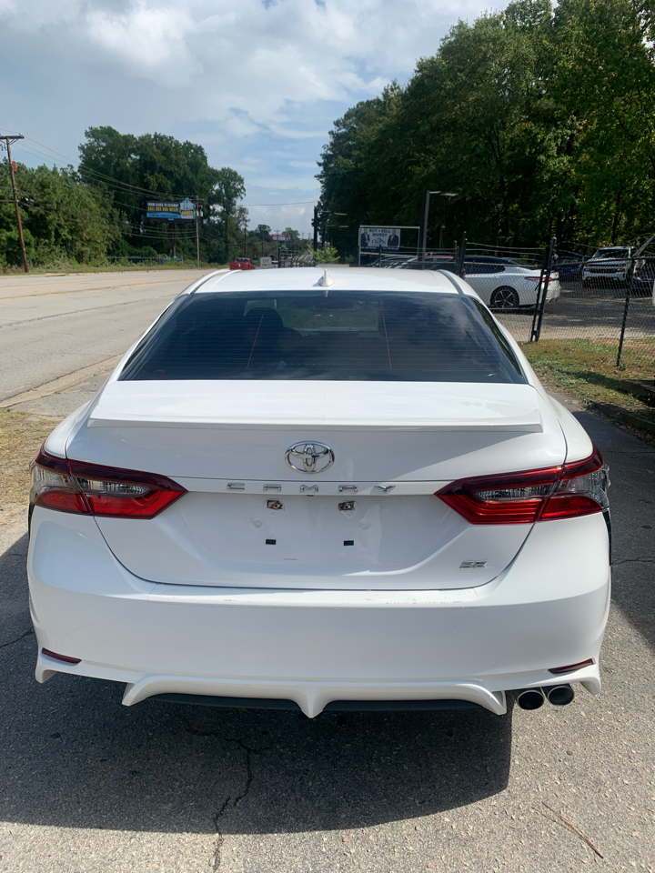 2021 Toyota Camry SE photo 4