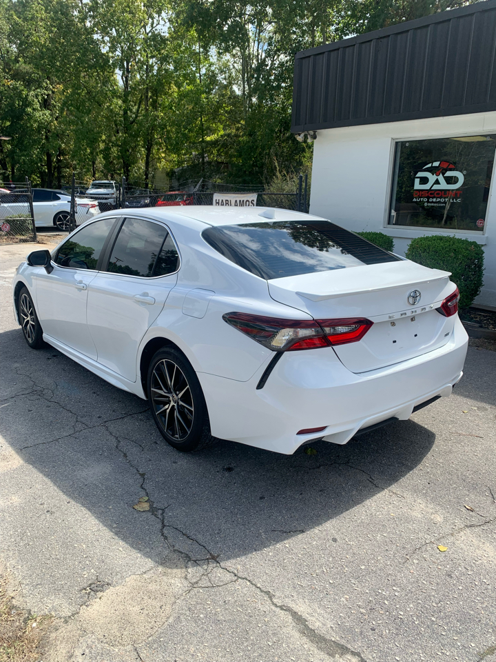2021 Toyota Camry SE photo 5