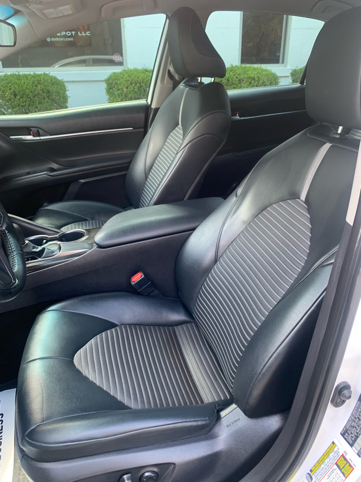2021 Toyota Camry SE photo 6