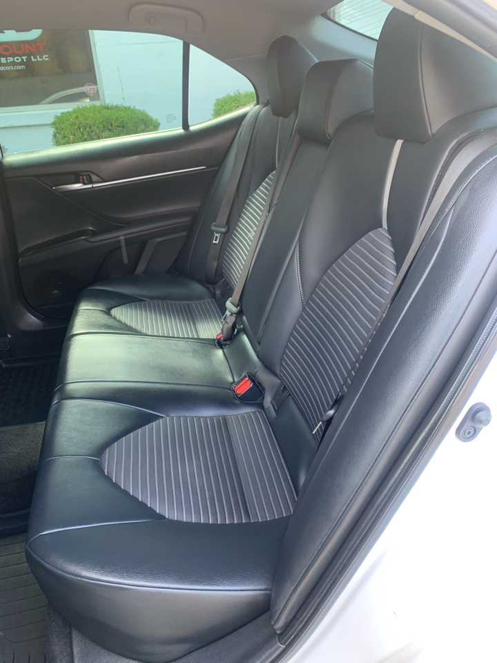 2021 Toyota Camry SE photo 7